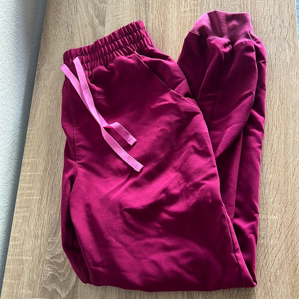High-waisted Zamora Joggers in Dark Magenta